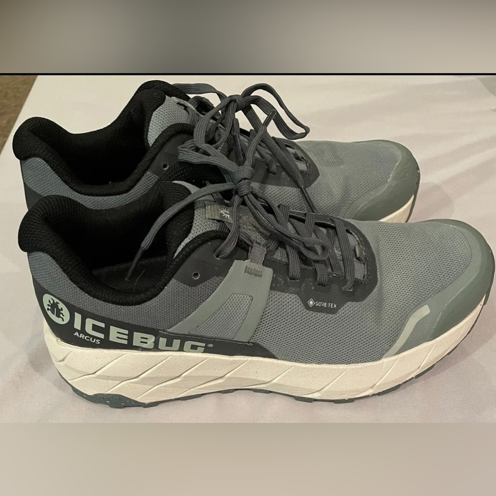 EUC ICEBUG Arcus sneakers, green/stone, size 9.5/41